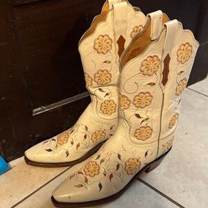 Women's Cream Floral Embroidered Lace-Up Western Boots